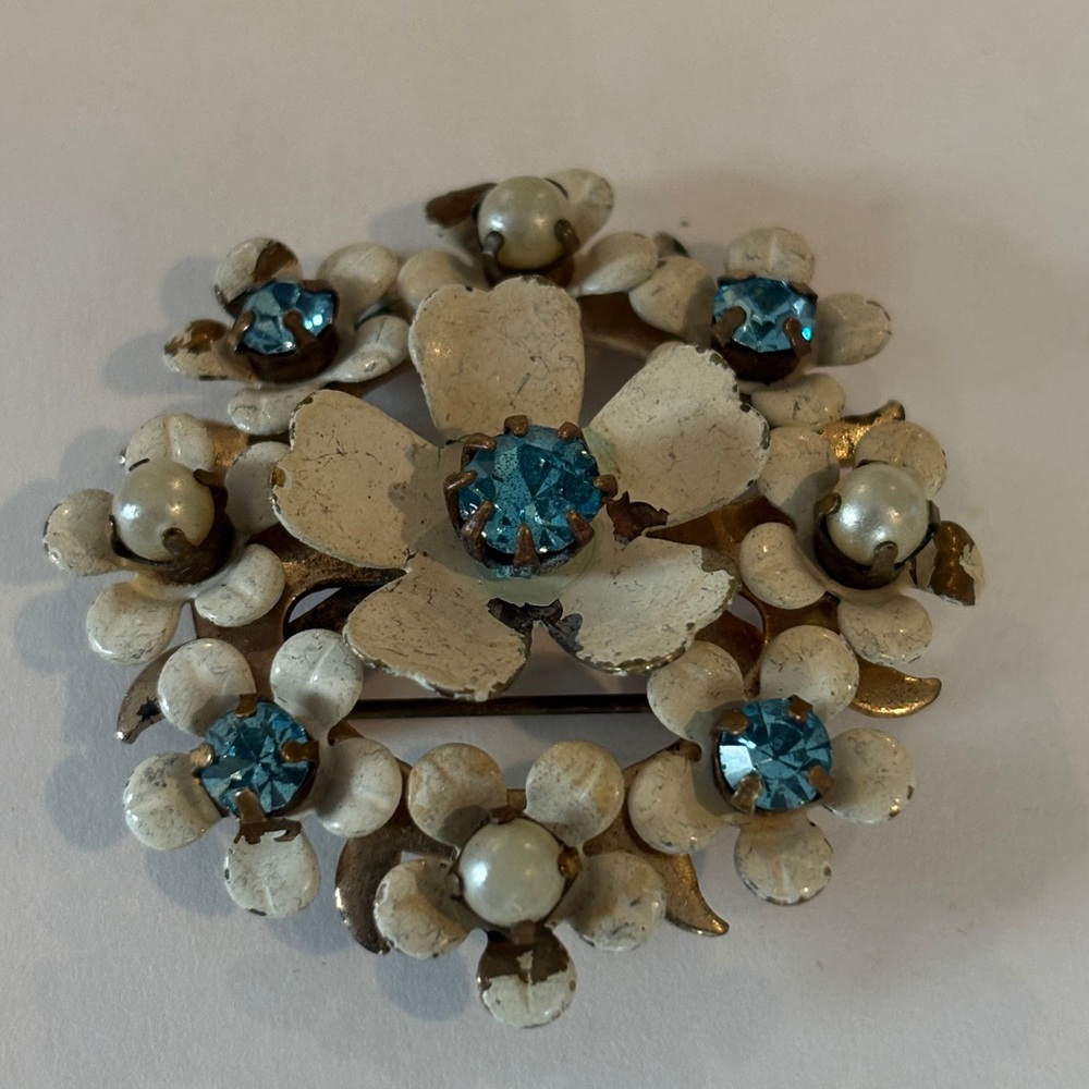 Vintage 1950s Enamel Flower Circle Brooch with Blue Rhinestones and Faux Pearls